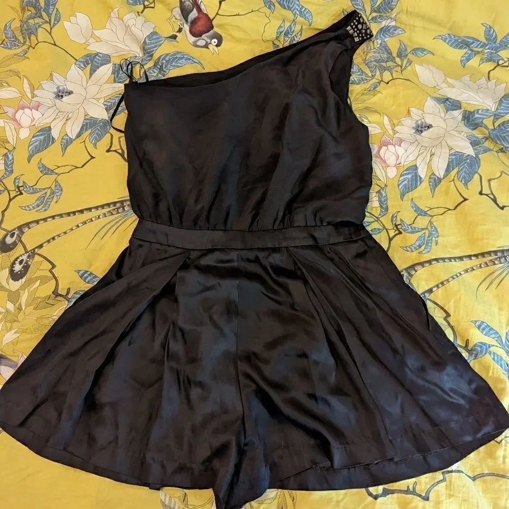MCGINN black one shoulder pleated silk romper sz 6 euc